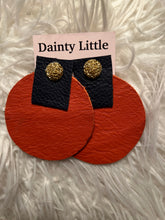 Load image into Gallery viewer, Round leather earrings
